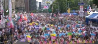 서울퀴어문화축제 시작...기독교단체, 반대집회 맞불