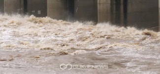 경기북부 시간당 100mm 폭우 기록, 연천 군남댐 수위 급 상승.