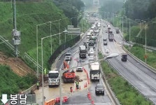 [속보]화성광주고속도로 산사태, 토사 무너져 순환고속도로 차량 정체