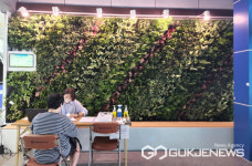 의령군, 보건소 등 6개소에 사계절 실내 정원 스마트가든 조성