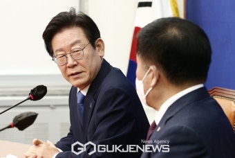 인사말하는 이재명 대표