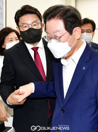 국힘 원내대표시를 나서는 이재명 더불어민주당 대표