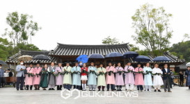 K-문화의 진수 영주 선비세상 3일 개장…국내 첫 선비 주제 테마파크 가족단위 관람객 북적