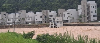 [속보]포항 덮친 태풍 힌남노, 풀빌라 떠내려가고 이마트 침수 피해