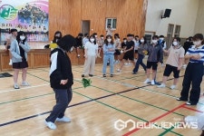 청주 봉명중학교, 추석맞이 사제동행 제기차기 행사 가져