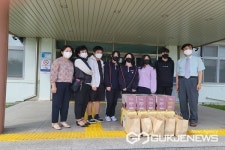 진천 덕산중학교, 외국인학생에 추석 선물꾸러미 전달