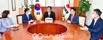 이진복 대통령실 정무수석 접견하는 정진석 국민의힘 비상대책위원장