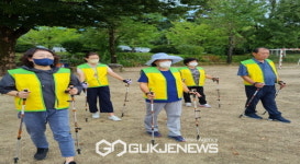 봉화군보건소 노르딕 워킹, 폴을 붙잡고 전신 건강걷기