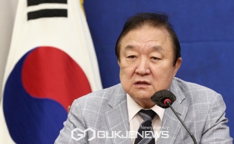 상임고문단 간담회 발언하는 정대철 민주당 상임고문