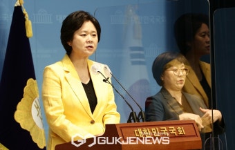 당 대표 후보 출마 선언 기자회견 하는 정의당 이정미 전 대표