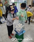 음성 대소유치원, 우유팩 모아 환경 보호해요