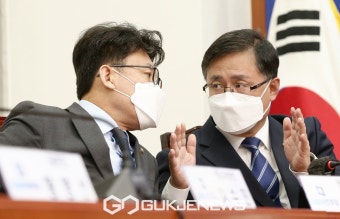 대화하는 진성준-김성환