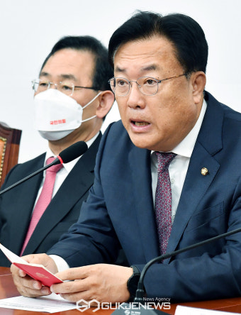 비대위회의서 발언 하는 정진석 국민의힘 비상대책위원장