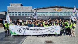 완주군의회 서남용 의장, 고산고 학생과 만경강 따라 걷기 동행