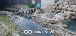 우수관에서 오염물질 콸콸 가장천 오염 가중… 오산시 소극행정 도마위