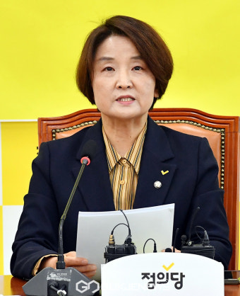 발언하는 이은주 정의당 비상대책위원장