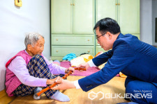 남해군, 100세 장수어르신께 장수지팡이 청려장 전달