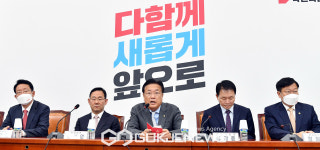 비대위회의서 발언 하는 정진석 국민의힘 비상대책위원장