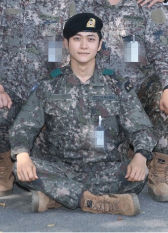 강태오 조교선발, 베레모 쓴 늠름한 모습