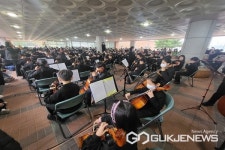 청주 솔밭초등학교, 가을 등굣길 음악회 열어