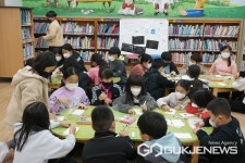 옥천 죽향초등학교, 책과 함께하는 학생의 날 운영