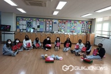 증평중학교 걸스카우트, 우크라이나 어린이 선물상자 보내기 전개
