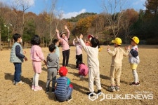 음성 맹동초등학교 병설유치원, 자연과 놀이하는 숲 체험 활동 실시