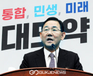 의원총회 발언하는 주호영 원내대표