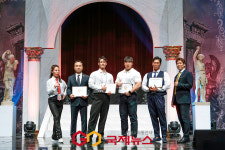 도핑 근절에 힘쓴 인바코리아 내추럴 피트니스 센터 인증서 수여자들