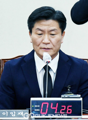 답변하는 이임전 전 용산서장