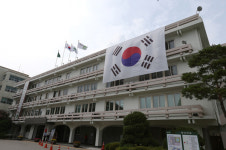 사회적 갈등 빚는 청주시청 본관동 즉시 철거하라