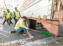 오늘은 내가 환경공무관! 담배꽁초 줍는 김태우 강서구청장
