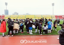 전라북도여학생축구클리닉, 북적북적 성황 이룬 즉석 사인회 생생화보