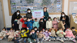 대구시 동구, 예보람 어린이집 원생들의 칭찬 동전지갑 성금 혁신동에 기탁