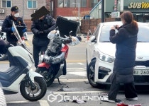 [포토] 성정동 롯데마트 사거리  승용차  퀵오토바이  충돌사고 발생!