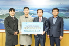 [포토] 신우치과병원, 목포시에 저소득가정 청소년 건강한 겨울나기 지원