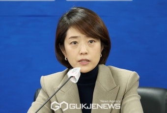 세종 현장 최고위에서 발언하는 고민정 최고위원