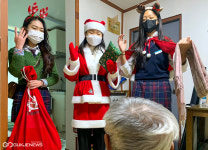 여중생 산타들, 홀몸노인 찾아 재롱잔치에 선물까지