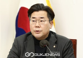 발언하는 박찬대
