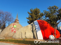 대구시 달서구, 크리스마스 기념 산타모 및 산타가족 조형물 설치 퍼포먼스 전개