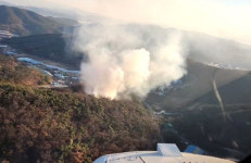 [속보]경북 산불, 선남면 용신리 산36-1서 불 헬기 투입