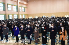 [포토] 하윤수 교육감, 26일 사직중학교 다목적 강당 개관 축하