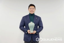 성남시의회 조우현 의원·김보석 의원, 경기도시군의회의장협의회 공로패 수상