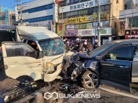 포항시 중흥로 쌍용사거리서 차량 4중 충돌사고 발생