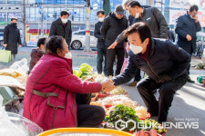 진주시, 설맞이 전통시장 장보기로 온누리상품권 이용 홍보
