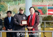 선문대 최재영 감독, 성공적인 대회 개최 공로로 통영시장 감사패 수상