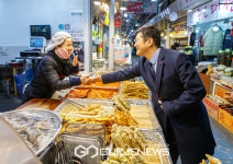김태우 서울 강서구청장, 설 맞이 전통시장 방문
