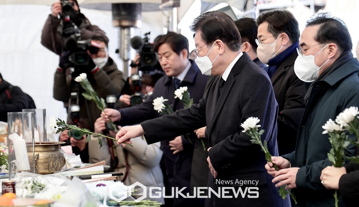이재명 대표, 민주당 지도부 산청 산불 희생자 조문 소식 알려드립니다