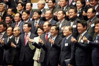 김동연, '5년 만에' 道기독교총연 신년기도회 참석...