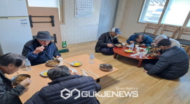 봉성면 외삼1리 경로당서 펼쳐진 재능기부 나눔봉사 훈훈